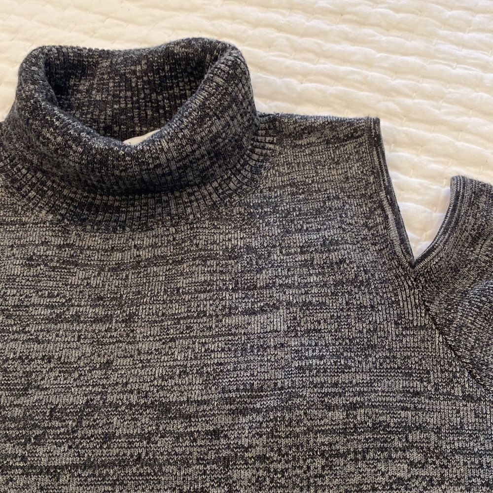 Shoulder cutout sweater  - Picture 2 of 5